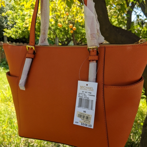 Michael Kors Jet Set Saffiano Tote - Picture 6 of 11